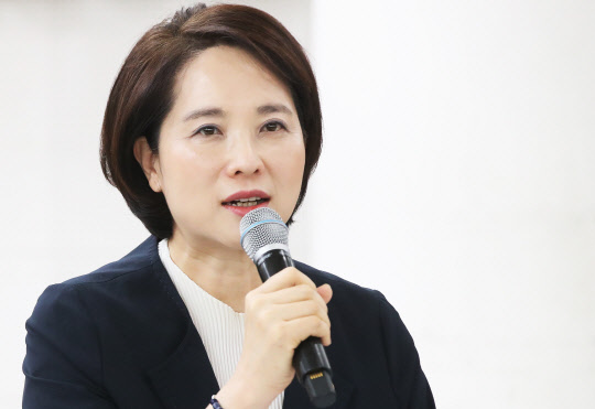 유은혜 부총리 겸 교육부 장관이 11일 오전 경기도 화성시 동탄중앙이음터에서 열린 '제14차 포용국가 실현을 위한 사회관계장관회의'에서 발언하고 있다. <연합뉴스>